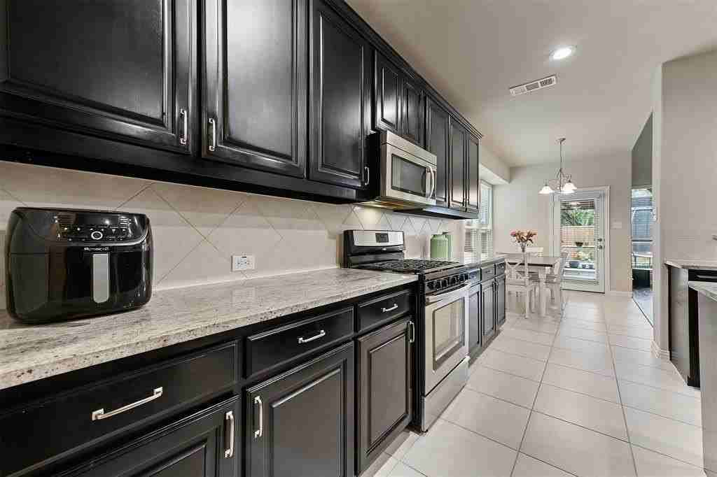 10513 Sedalia Dr - Photo 5 of 36