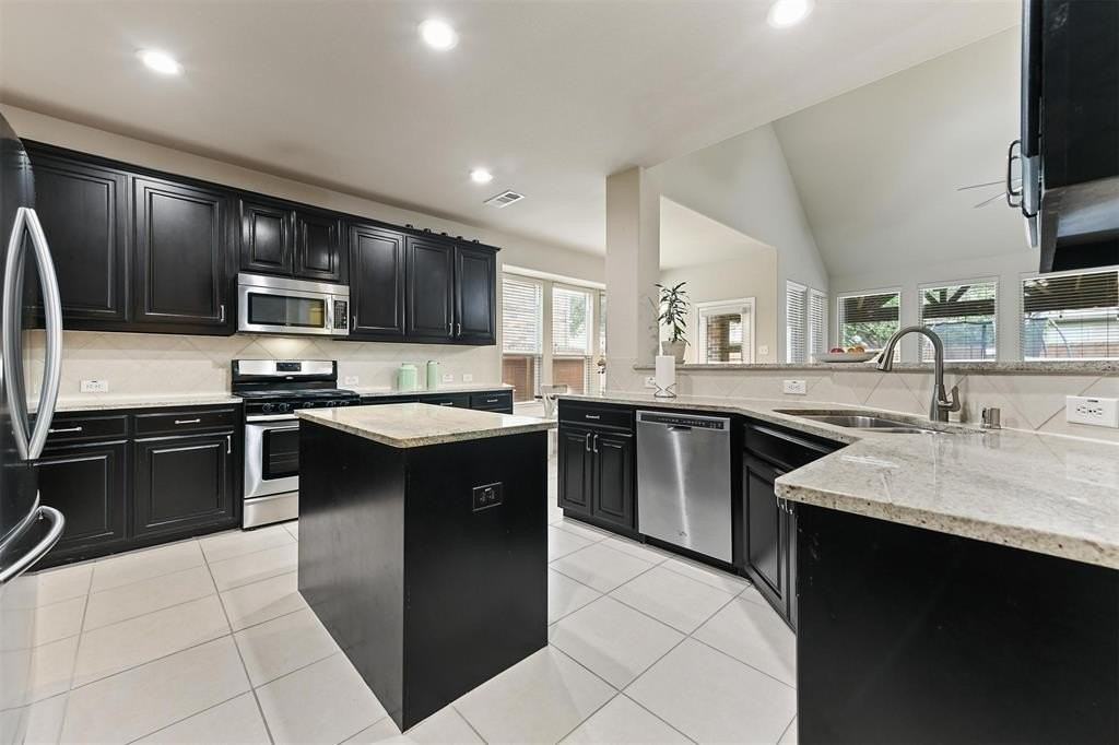 10513 Sedalia Dr - Photo 6 of 36