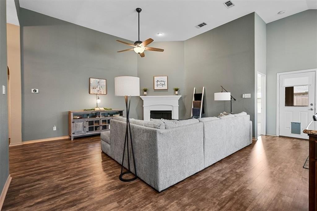 5321 Thornbush Dr - Photo 3 of 20