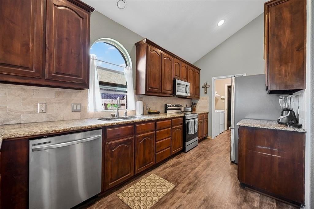 5321 Thornbush Dr - Photo 4 of 20