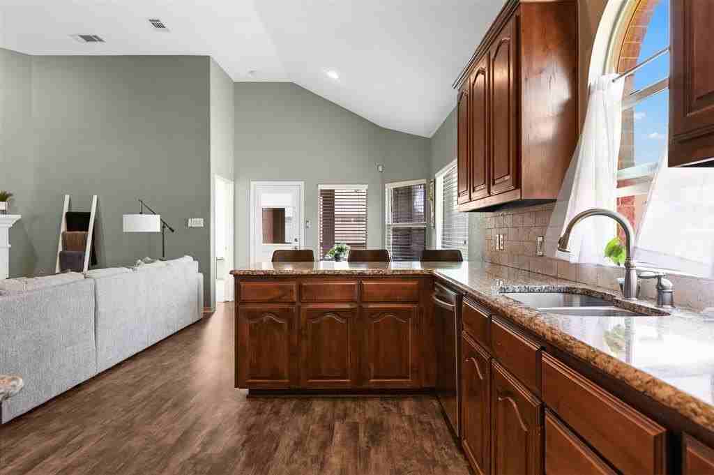 5321 Thornbush Dr - Photo 5 of 20