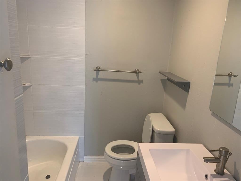 4112 Bowser Ave #209 - Photo 7 of 8