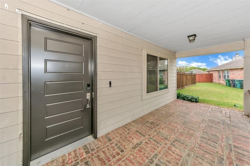 1020 Breeders Cup Dr - Photo 4 of 40