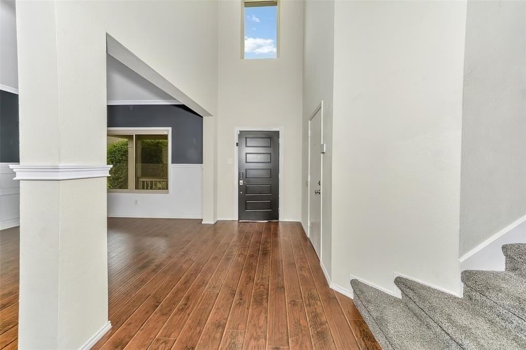 1020 Breeders Cup Dr - Photo 5 of 40