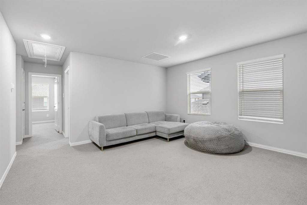 2724 Big Bend Mews - Photo 7 of 40