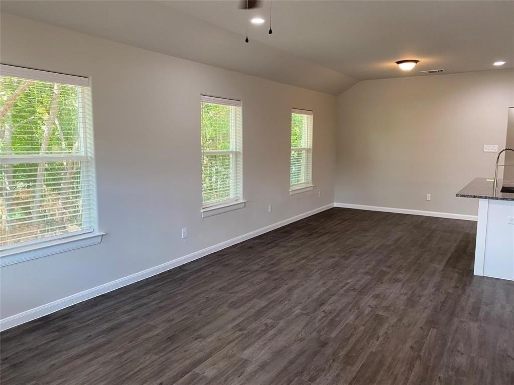 313 E Nelson St - Photo 3 of 21