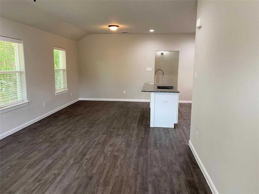 313 E Nelson St - Photo 4 of 21