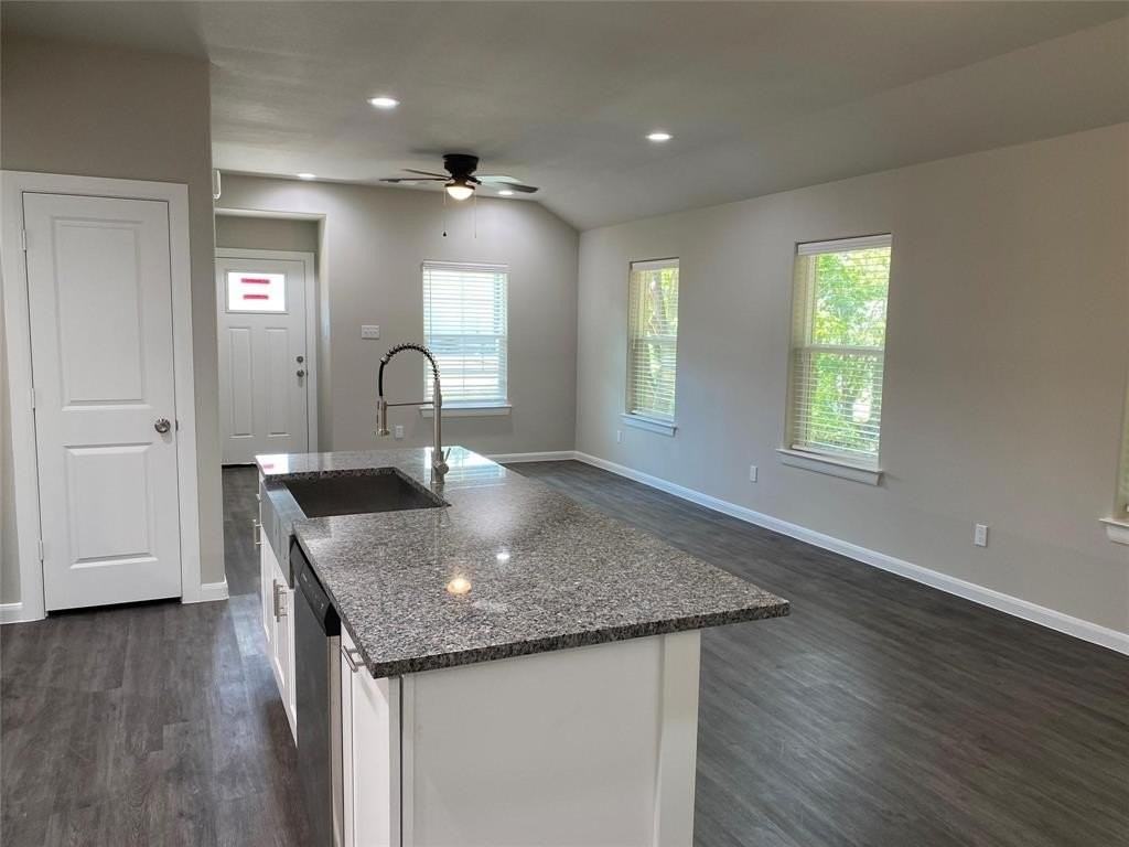 313 E Nelson St - Photo 7 of 21