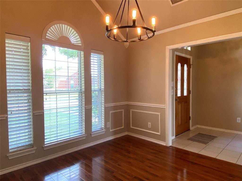 9900 Buckingham Ln - Photo 2 of 15