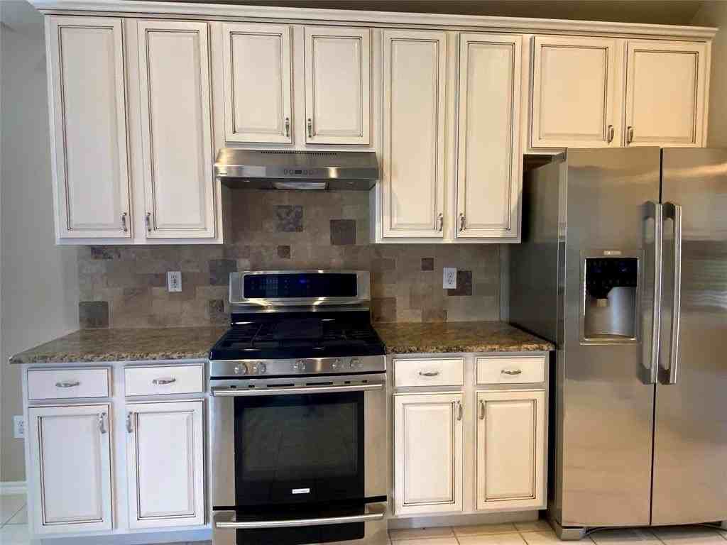 9900 Buckingham Ln - Photo 4 of 15