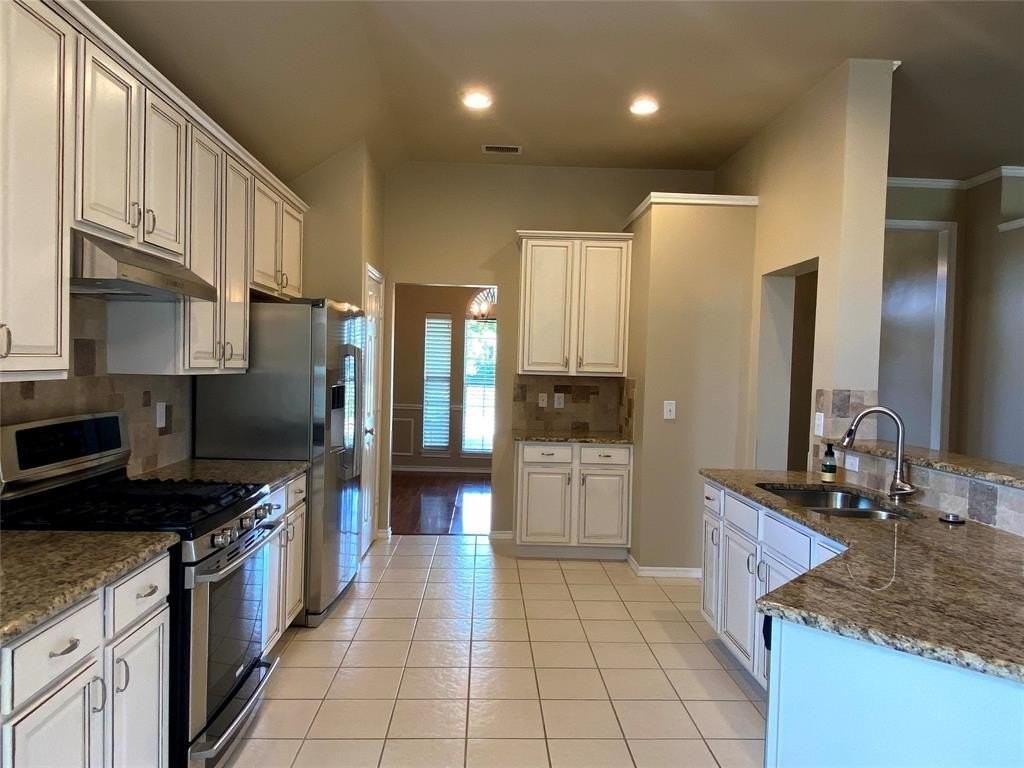 9900 Buckingham Ln - Photo 5 of 15