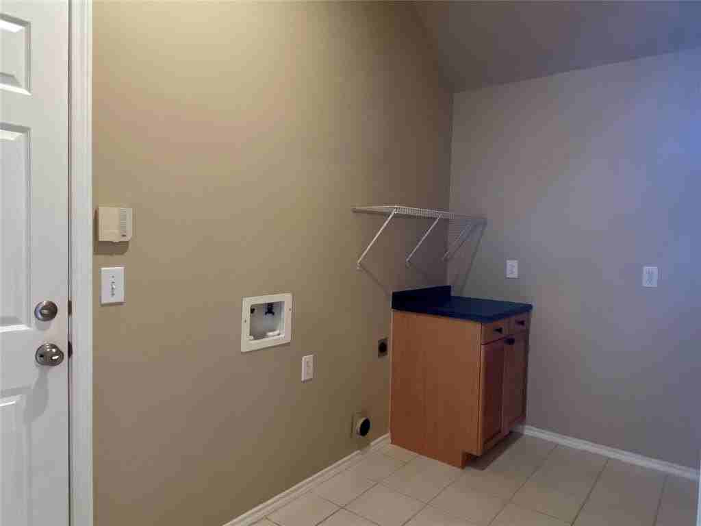 9900 Buckingham Ln - Photo 7 of 15