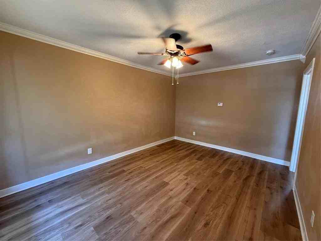 2133 Edwin St - Photo 5 of 18