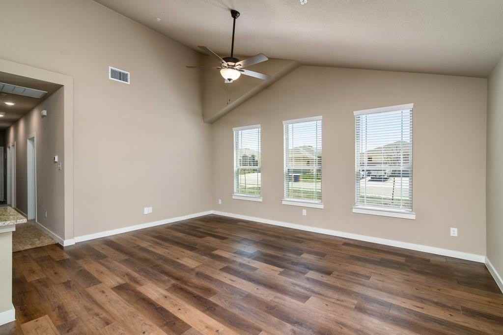 728 Fallow Dr - Photo 3 of 17