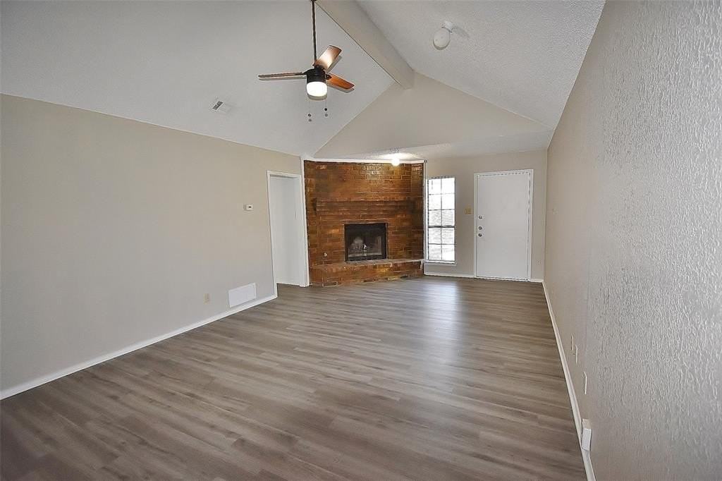 438 Finch Dr - Photo 2 of 10