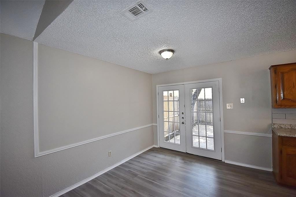 438 Finch Dr - Photo 3 of 10