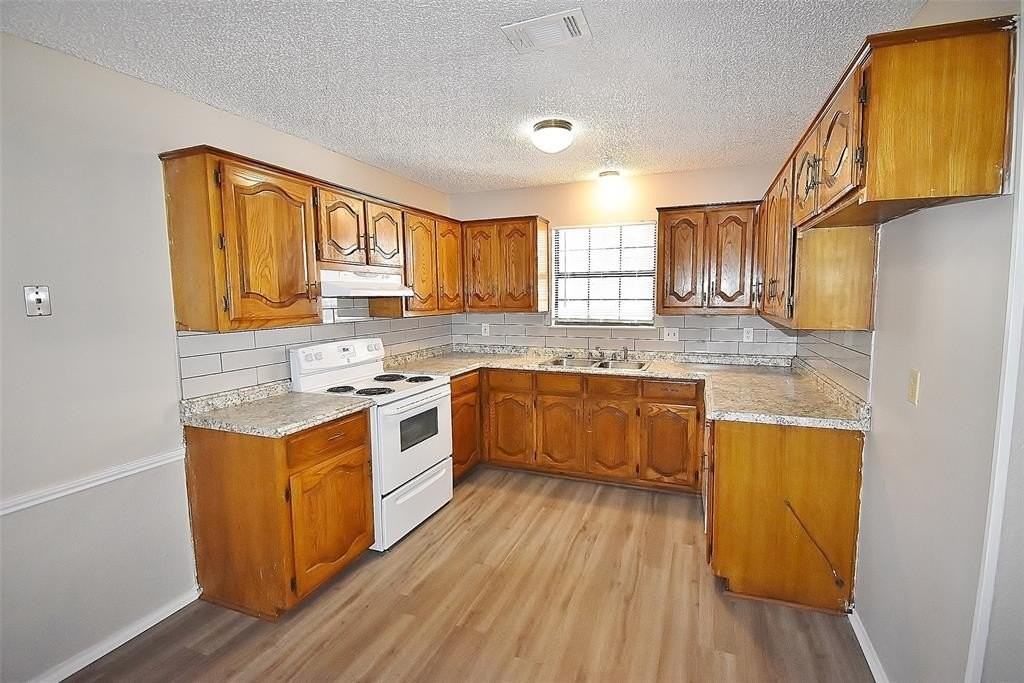 438 Finch Dr - Photo 4 of 10