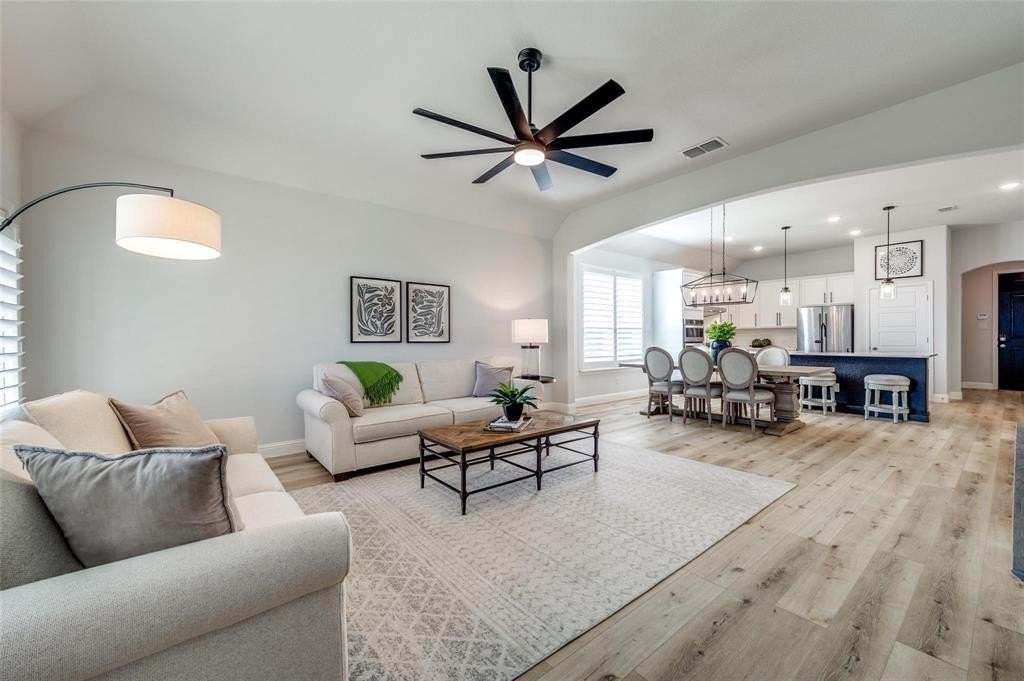 230 Fox Crossing Ln - Photo 6 of 19