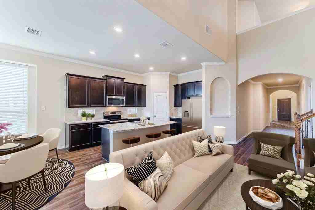 4713 Lake Cove Way - Photo 4 of 25