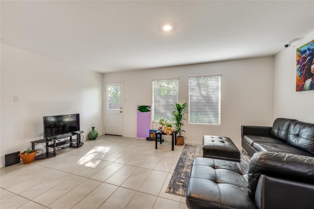 1416 Claireborne Ct - Photo 7 of 23