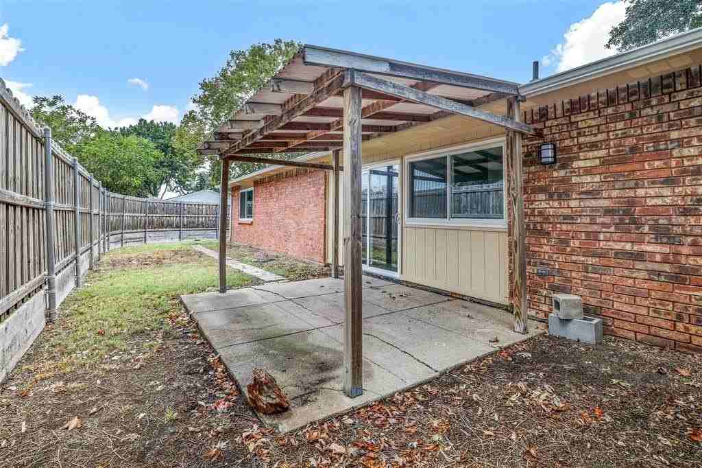 4904 Watkins Dr - Photo 2 of 15