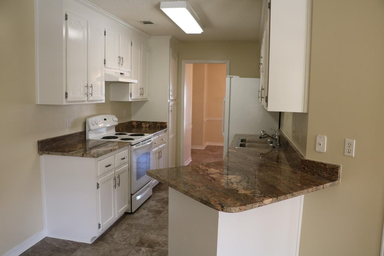 1925 Catamaran Dr - Photo 5 of 21