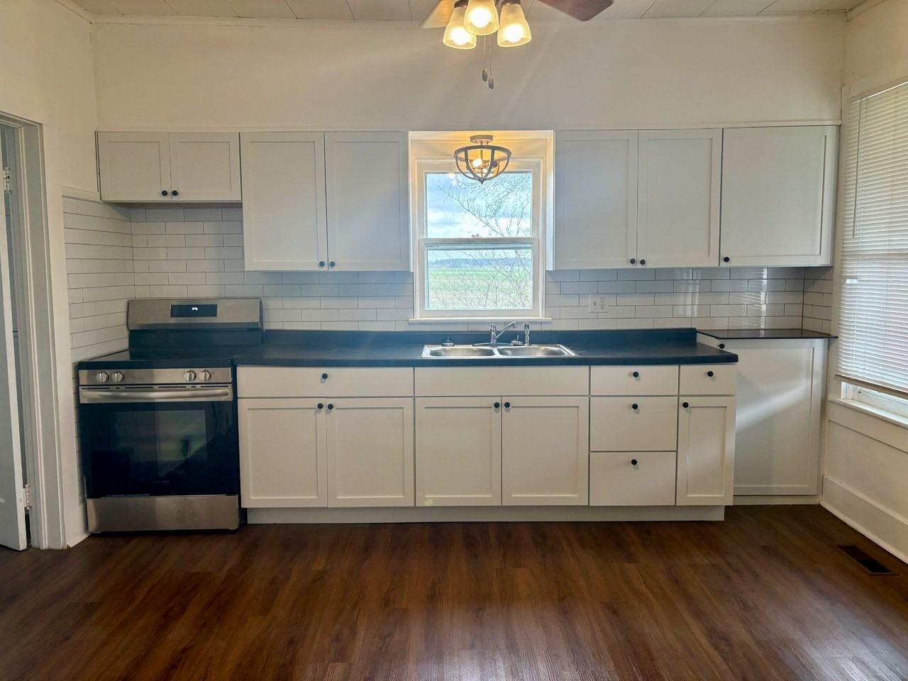 595 N Washington St - Photo 2 of 13