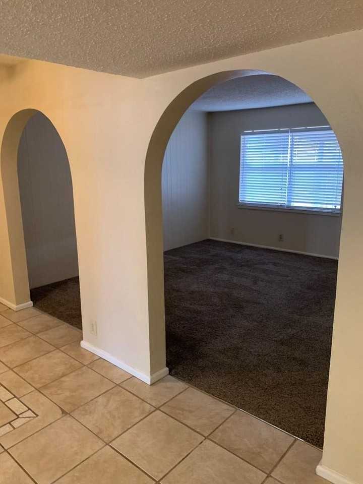 3312 Tanglewood Ln - Photo 3 of 24