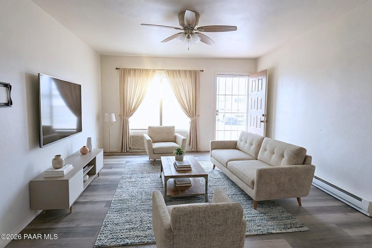 3055 N Corrine Dr Apt B - Photo 2 of 9