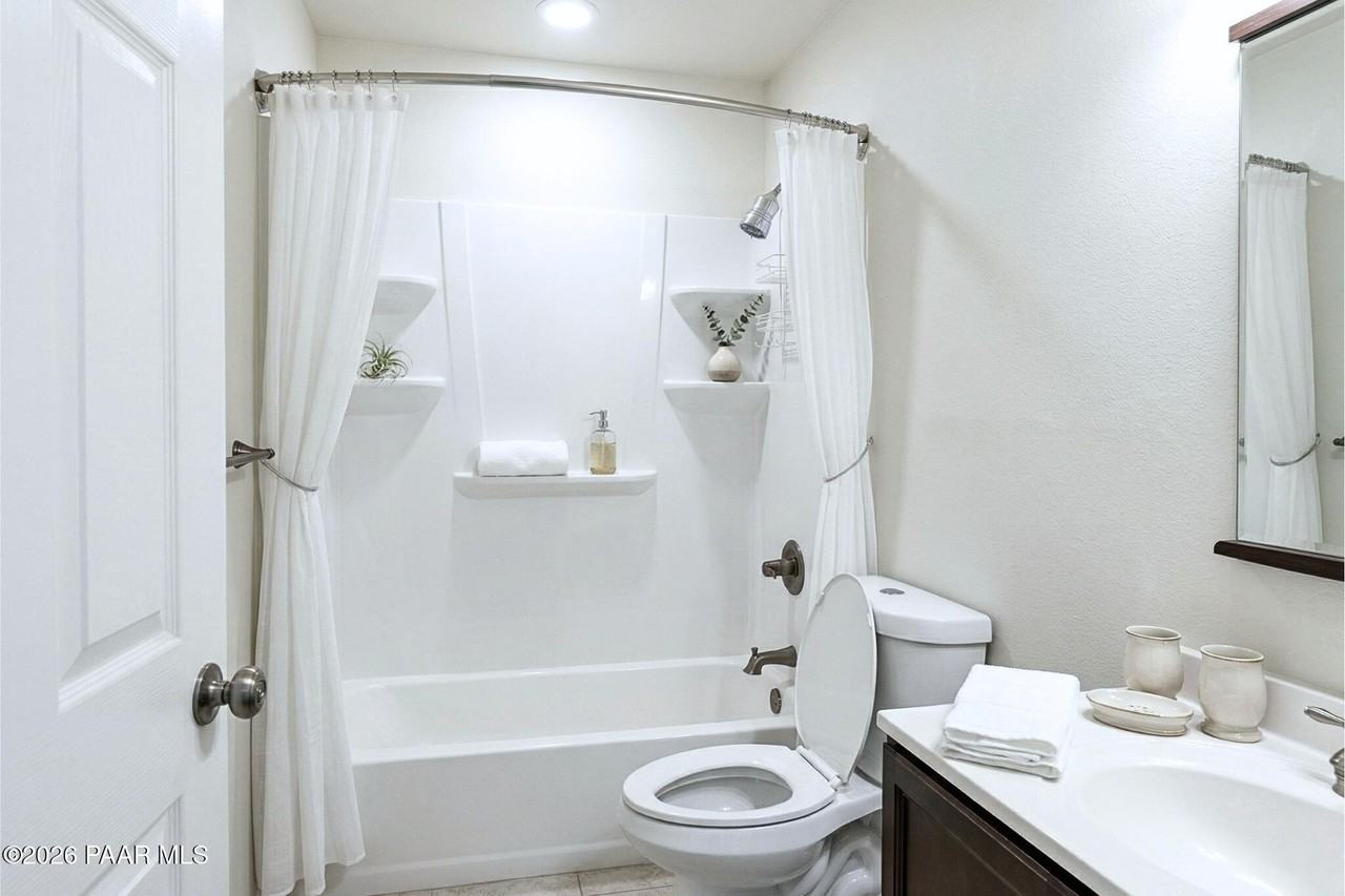 3055 N Corrine Dr Apt B - Photo 7 of 9