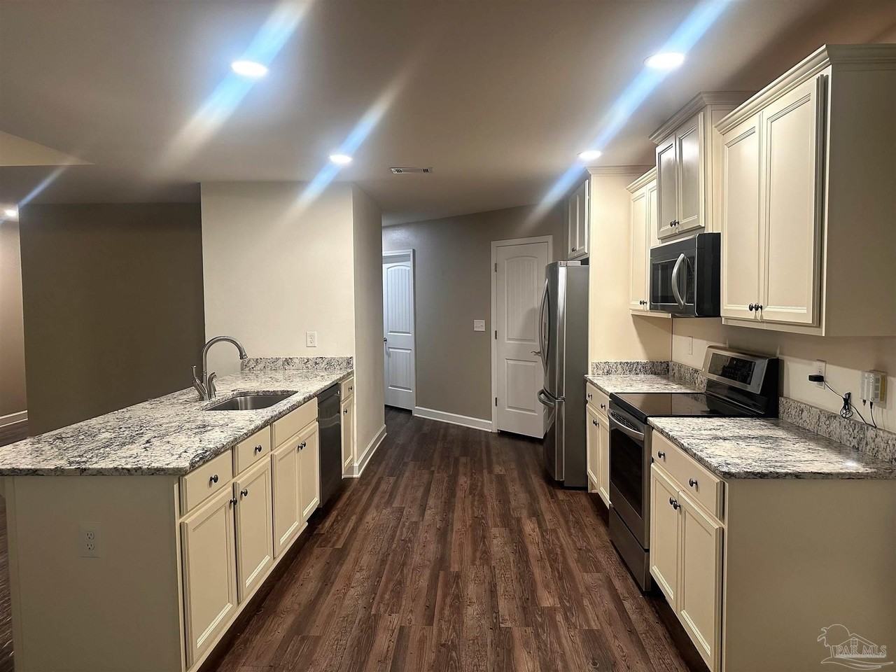 5740 San Gabriel Dr - Photo 4 of 16