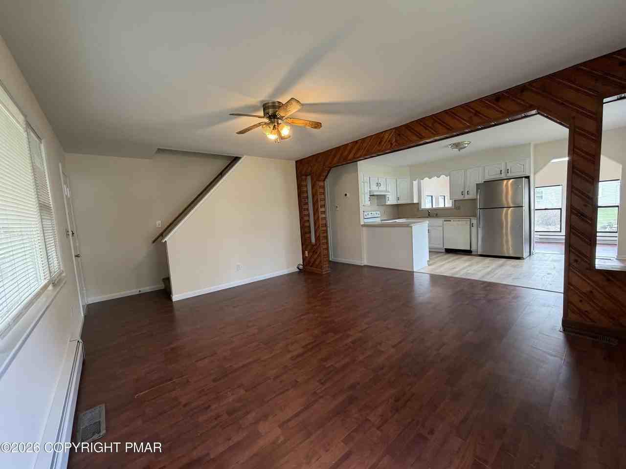 1037 Chipperfield Dr - Photo 7 of 40