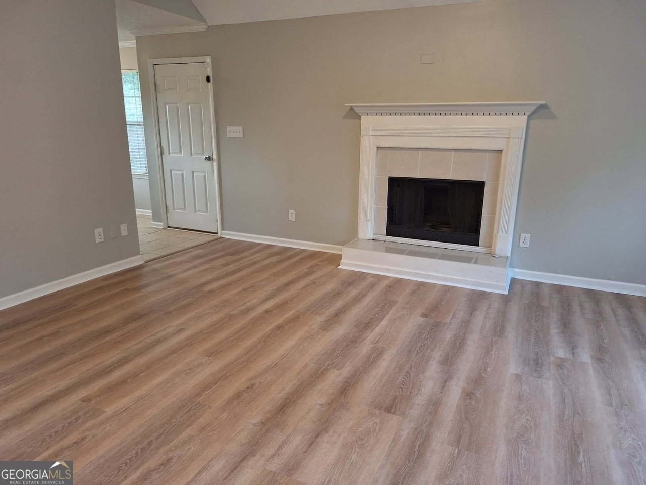 85 Emerald Dr - Photo 3 of 15