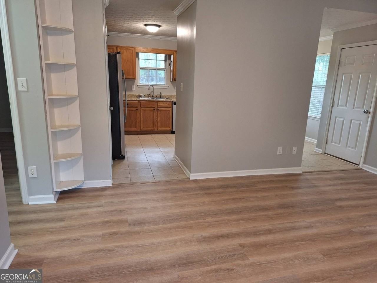 85 Emerald Dr - Photo 4 of 15