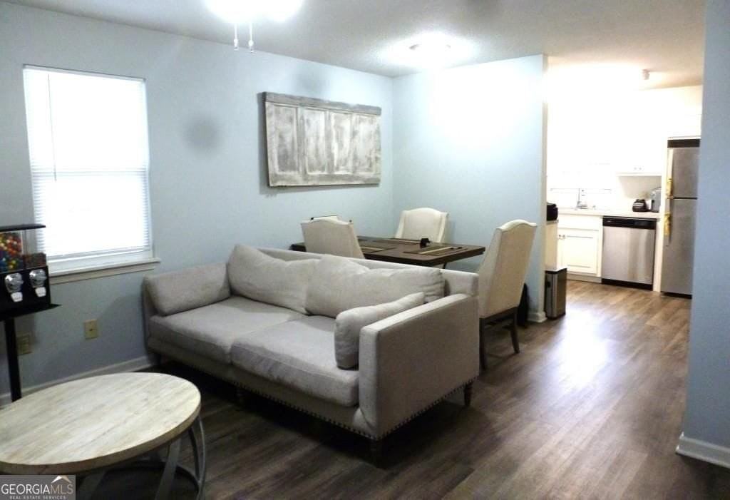 2840 Capri Dr - Photo 4 of 12