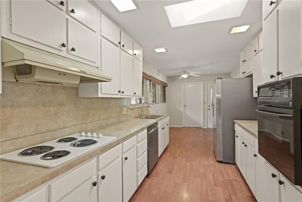 705 Edgewater Trl - Photo 4 of 36