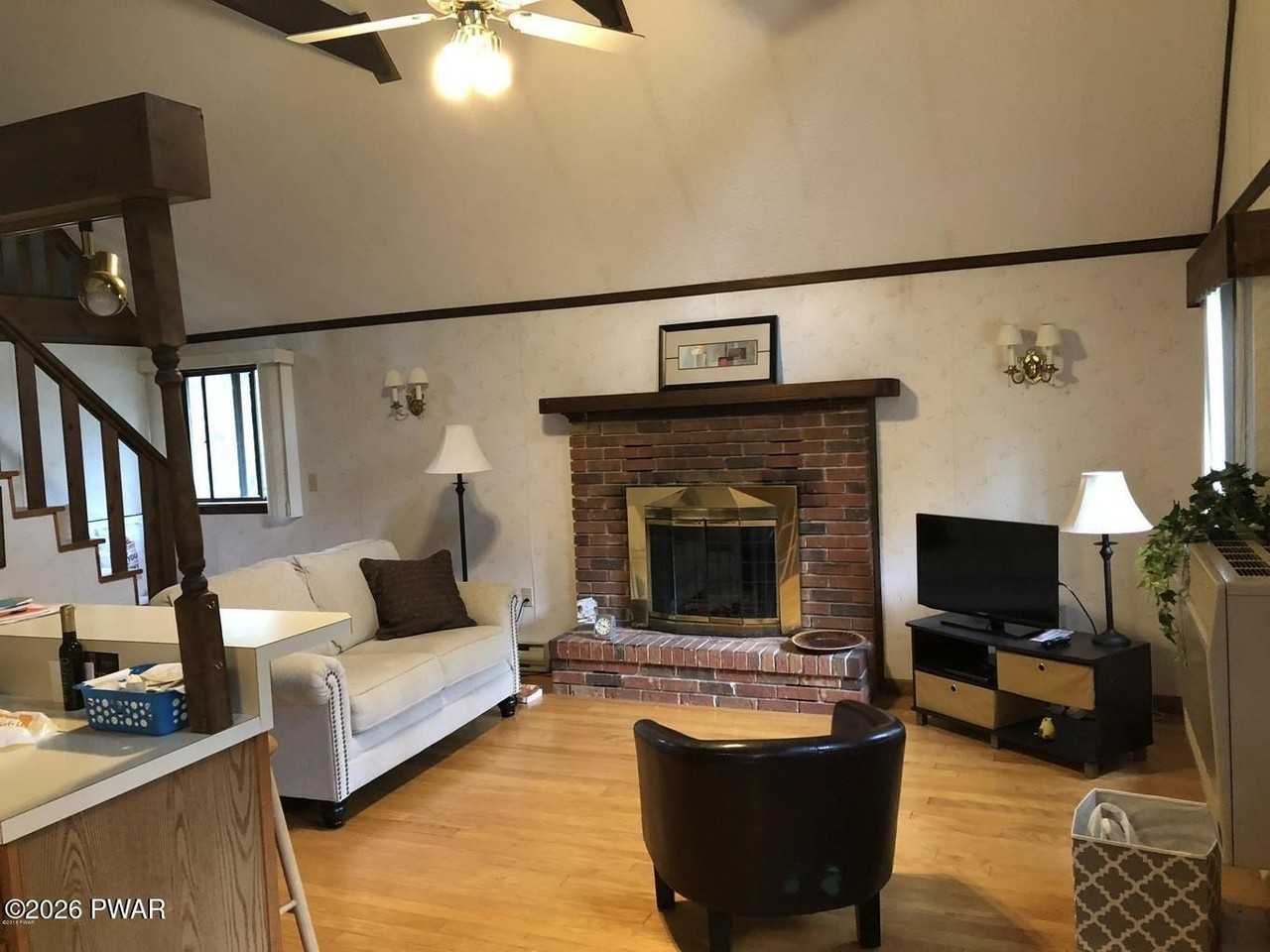 159 Spring Dr - Photo 2 of 15