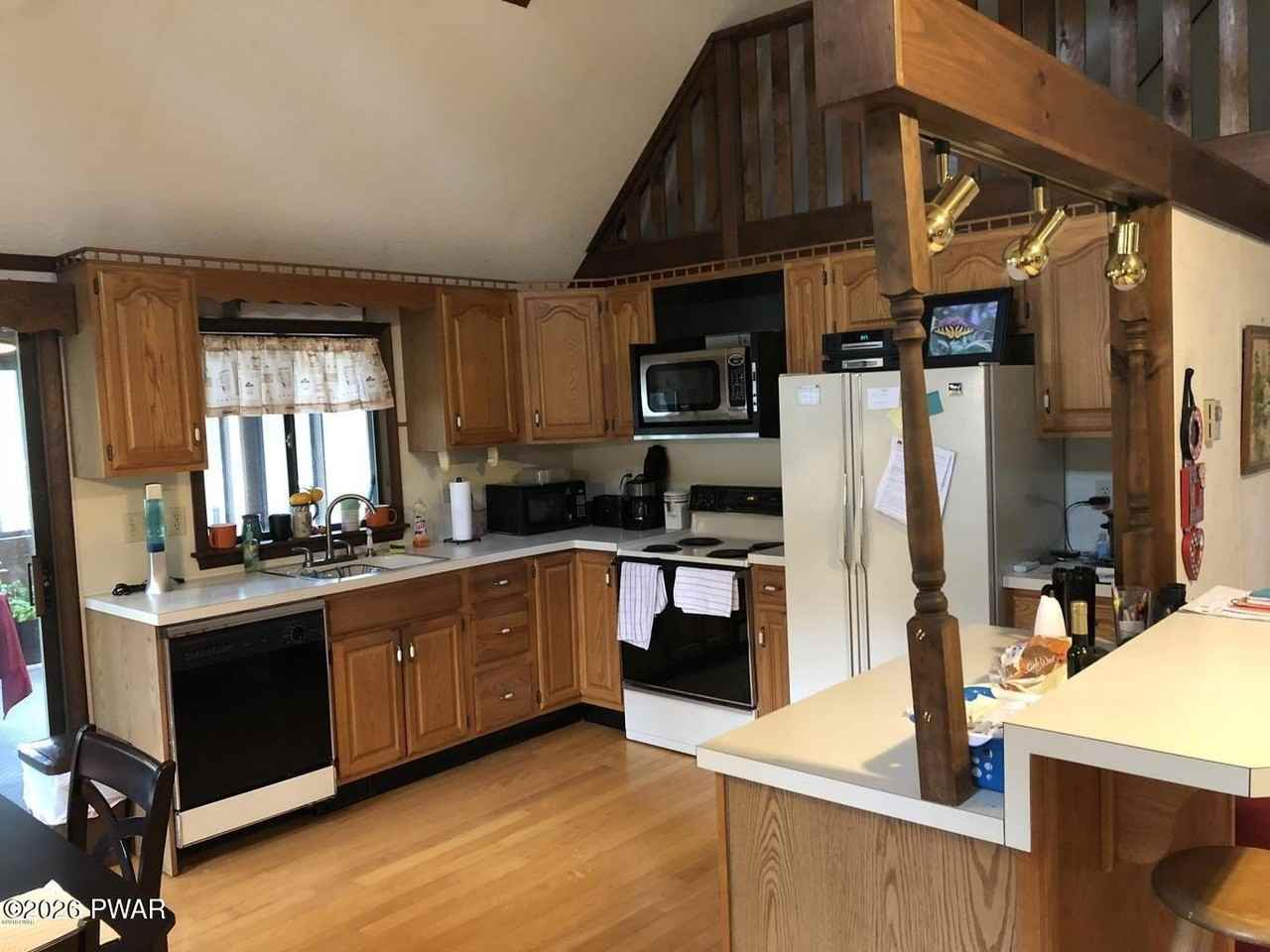 159 Spring Dr - Photo 3 of 15