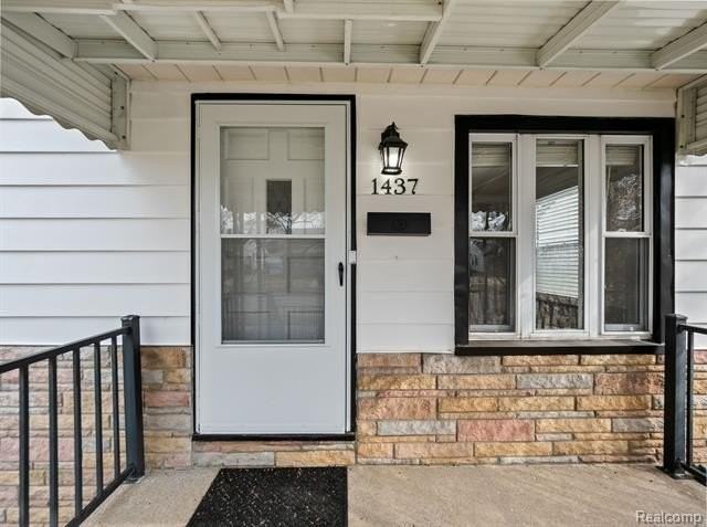 1437 E Milton Ave - Photo 2 of 18