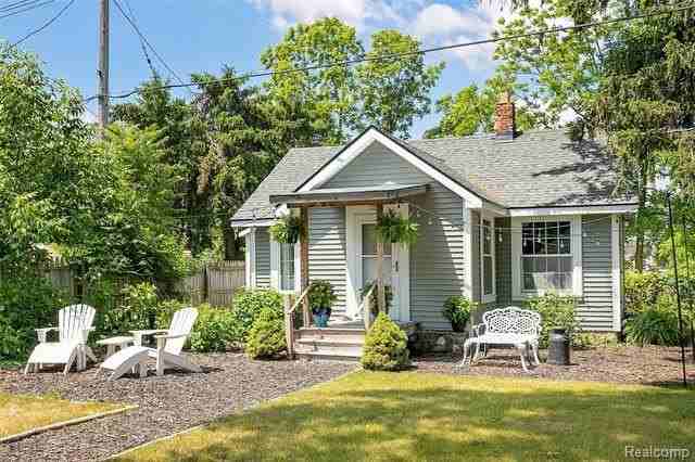 3630 Orchard Lake Rd - Photo 2 of 19