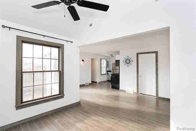 3630 Orchard Lake Rd - Photo 4 of 19