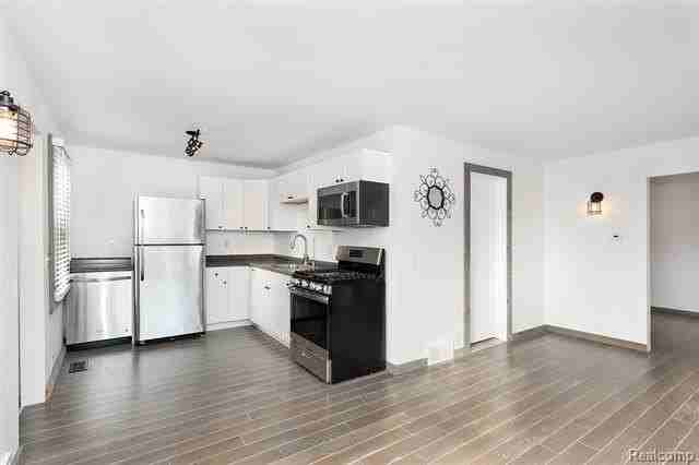 3630 Orchard Lake Rd - Photo 6 of 19