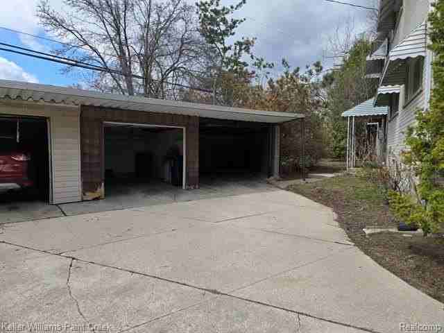 3121 Linwood Ave - Photo 2 of 23