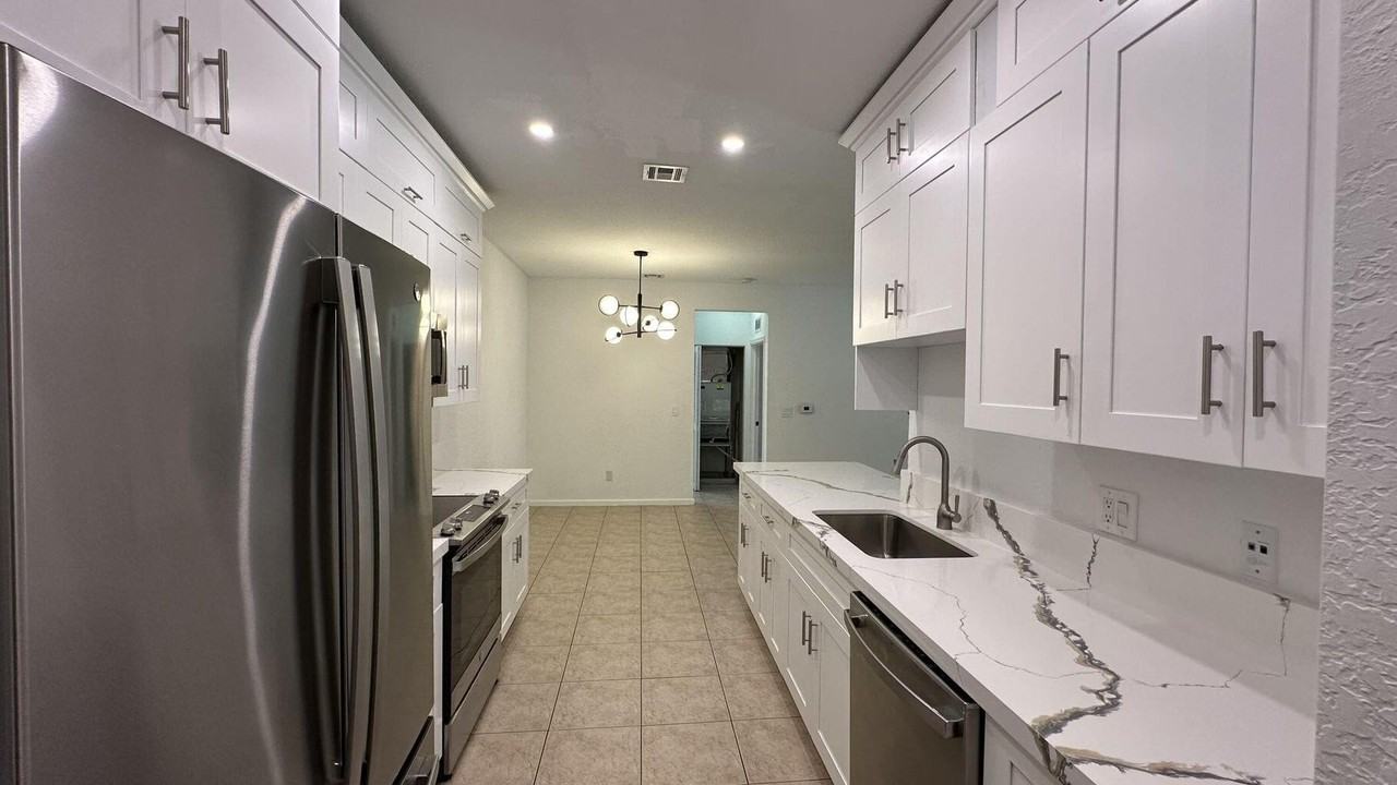 3549 Forest Hill Blvd #19 - Photo 5 of 13