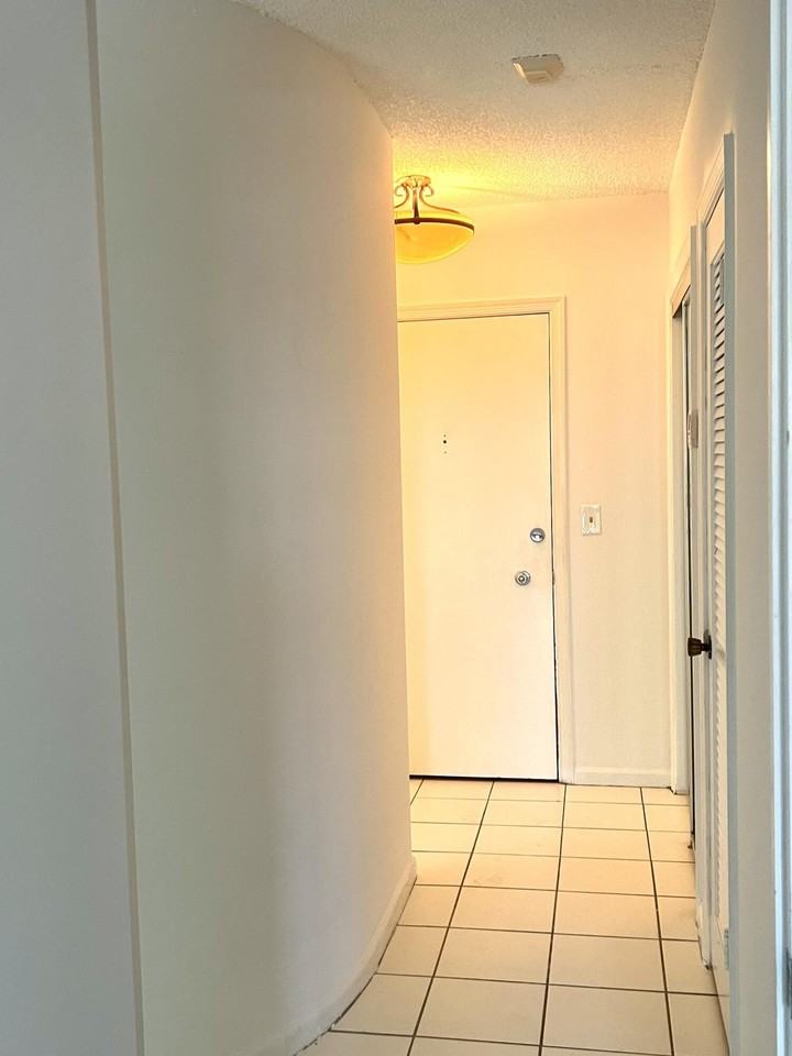 2191 Ne 68th St Apt 427 - Photo 2 of 17