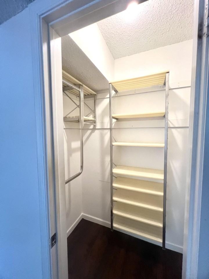 2191 Ne 68th St Apt 427 - Photo 7 of 17