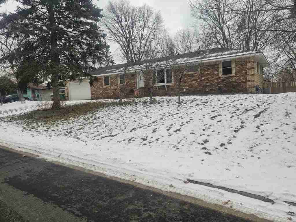 1209 Pearson Pkwy - Photo 2 of 16