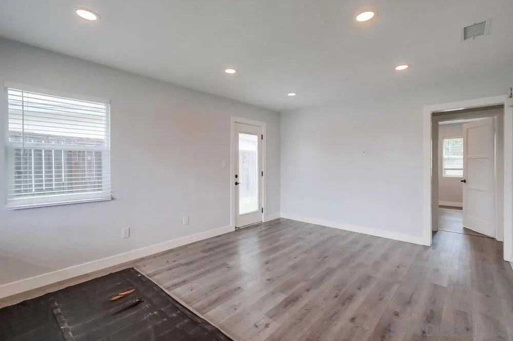 6375 Thorn St - Photo 5 of 30