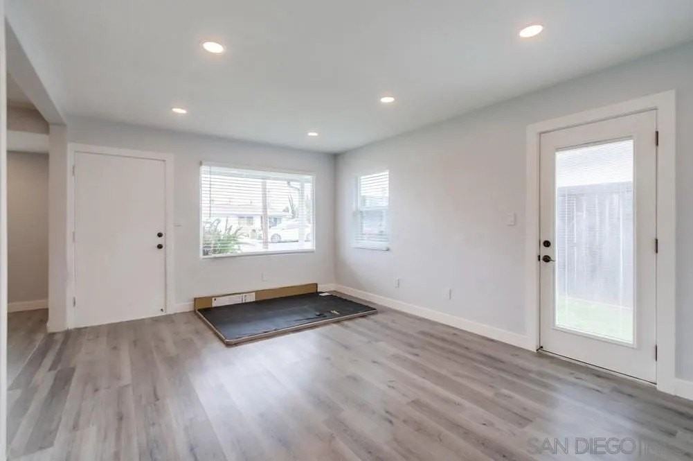 6375 Thorn St - Photo 7 of 30