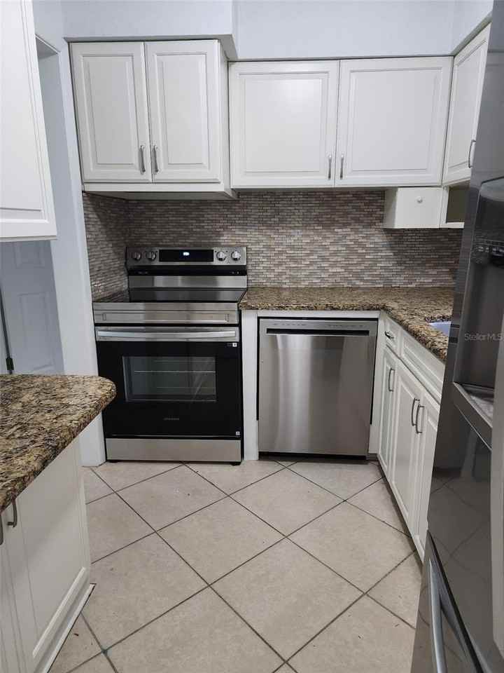 3925 Omega Ln - Photo 4 of 22